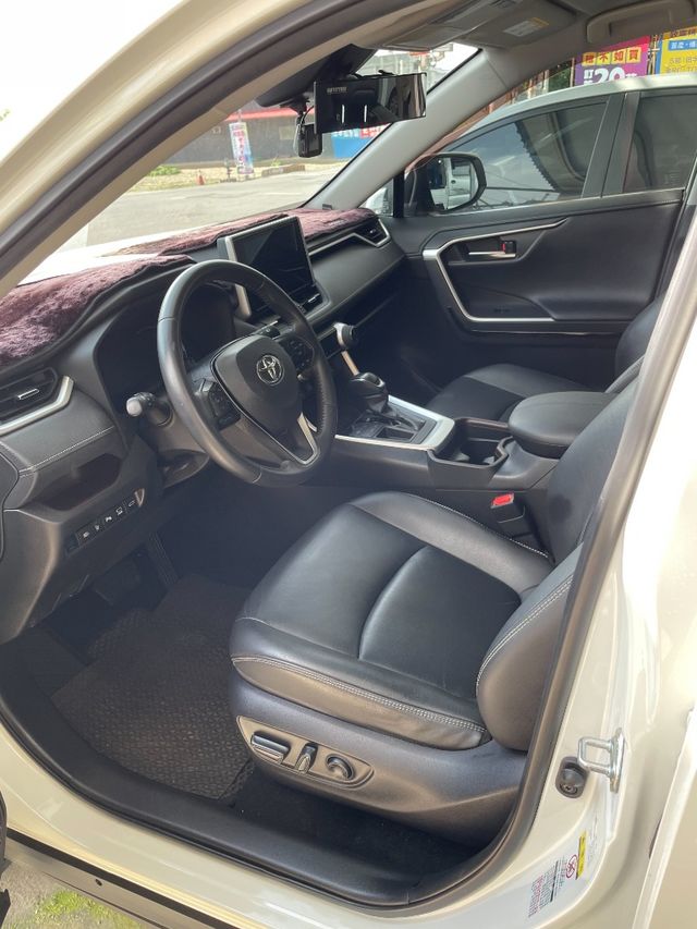 TOYOTA豐田 RAV4  第8張相片