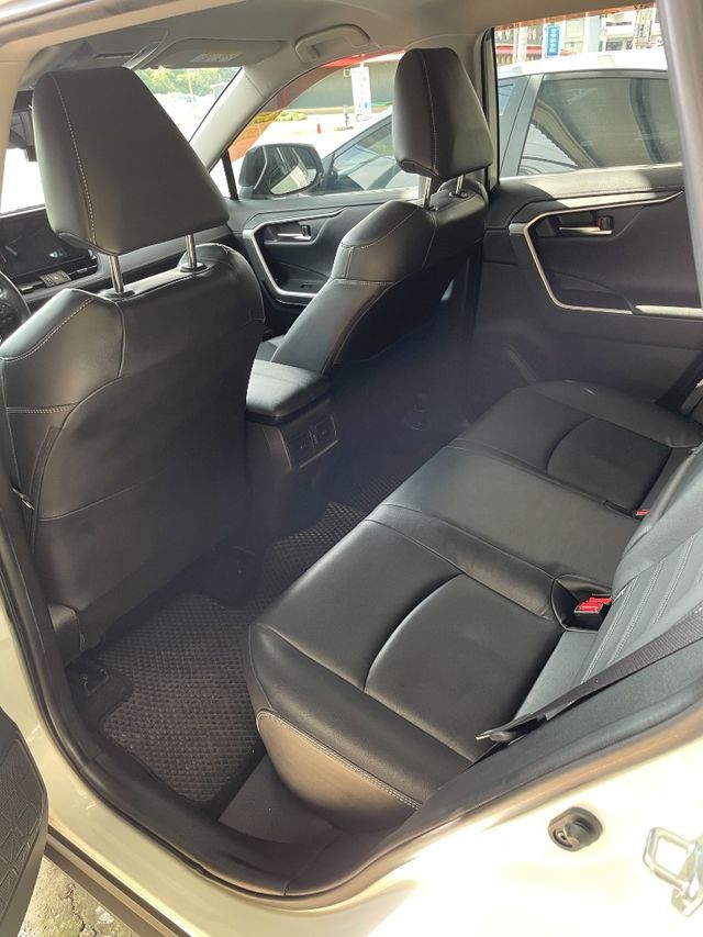 TOYOTA豐田 RAV4  第10張相片