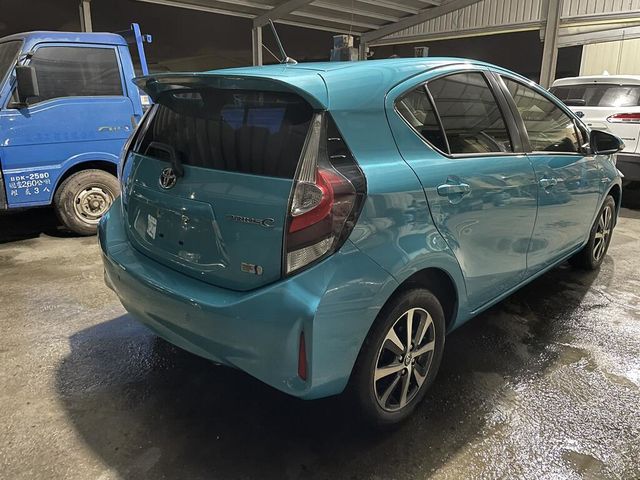 TOYOTA豐田 PRIUS C  第2張相片