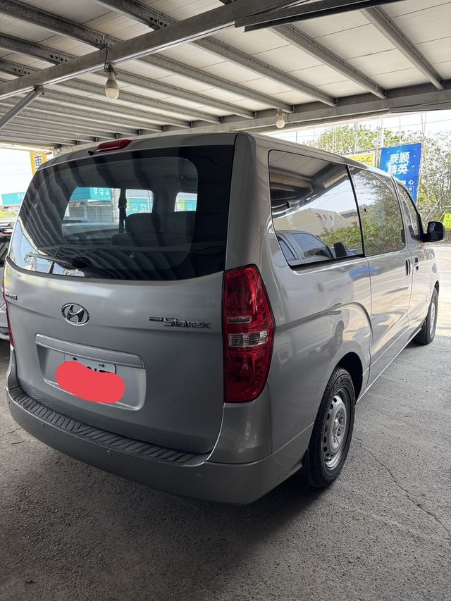 HYUNDAI現代 STAREX  第2張相片