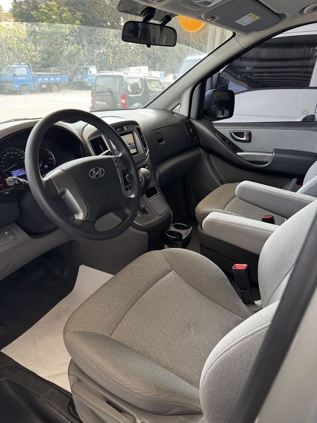 HYUNDAI現代 STAREX  第8張相片