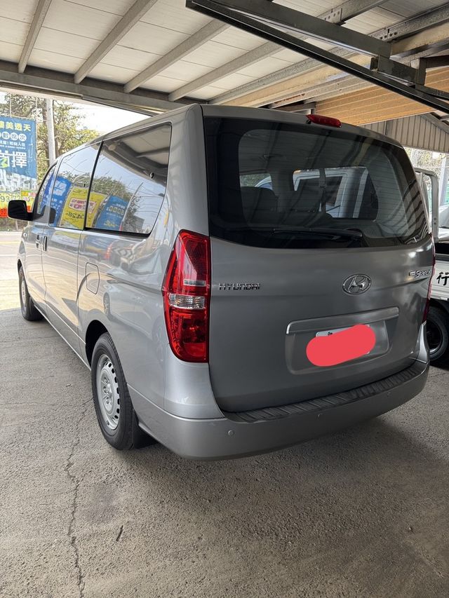 HYUNDAI現代 STAREX  第10張相片