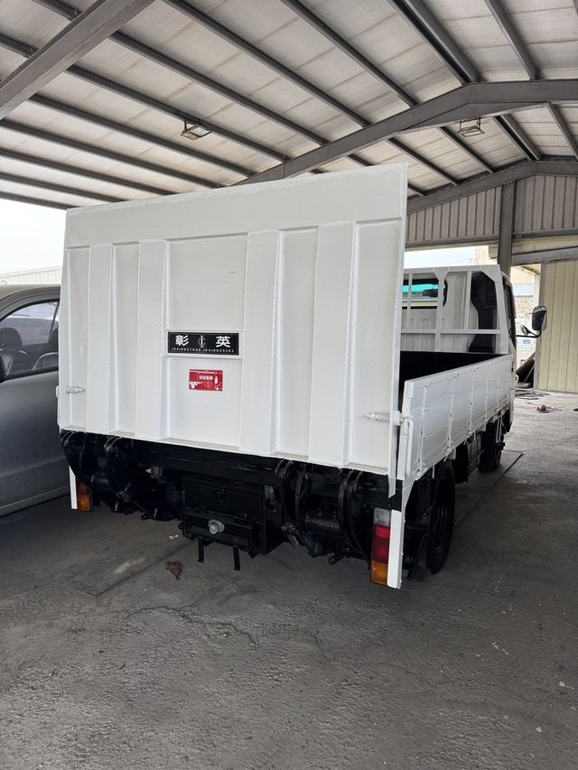 MITSUBISHI三菱 CANTER  第2張相片