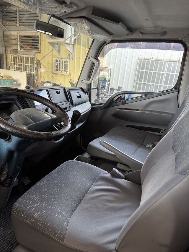 MITSUBISHI三菱 CANTER  第7張相片