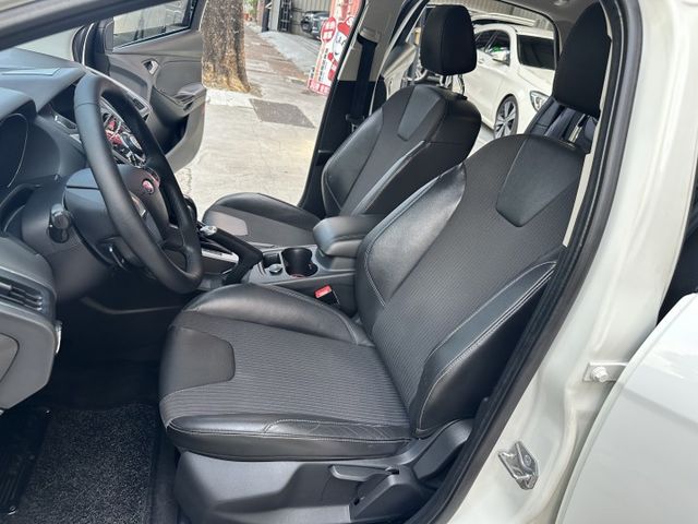 ♞小改款有自動停車♞2.0頂級五門運動版♞認證車可全貸♞  第10張相片