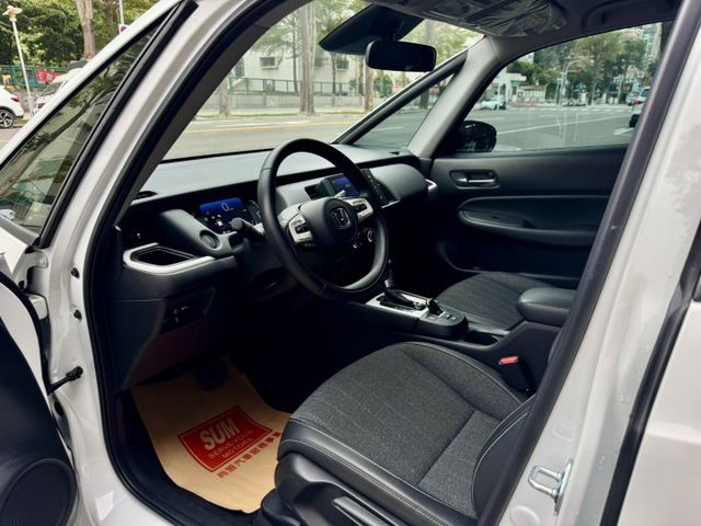 ♞油電款僅跑1萬多公里♞ACC自動跟車+車道維持輔助+IKEY免鑰匙♞新車保固中♞認證車可全貸♞  第5張相片