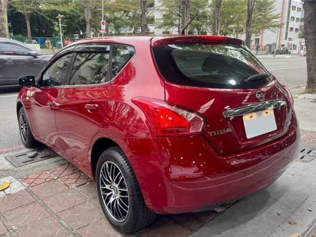 ♞車況極佳 內裝外觀如新♞IKEY免鑰匙+光感應頭燈+定速巡航+倒車顯影♞五大保固♞認證車可全貸♞  第4張相片