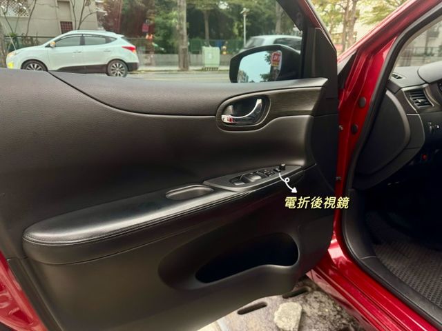 ♞車況極佳 內裝外觀如新♞IKEY免鑰匙+光感應頭燈+定速巡航+倒車顯影♞五大保固♞認證車可全貸♞  第6張相片