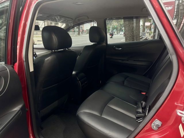 ♞車況極佳 內裝外觀如新♞IKEY免鑰匙+光感應頭燈+定速巡航+倒車顯影♞五大保固♞認證車可全貸♞  第8張相片