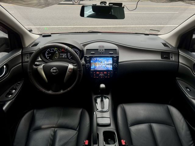 ♞車況極佳 內裝外觀如新♞IKEY免鑰匙+光感應頭燈+定速巡航+倒車顯影♞五大保固♞認證車可全貸♞  第9張相片