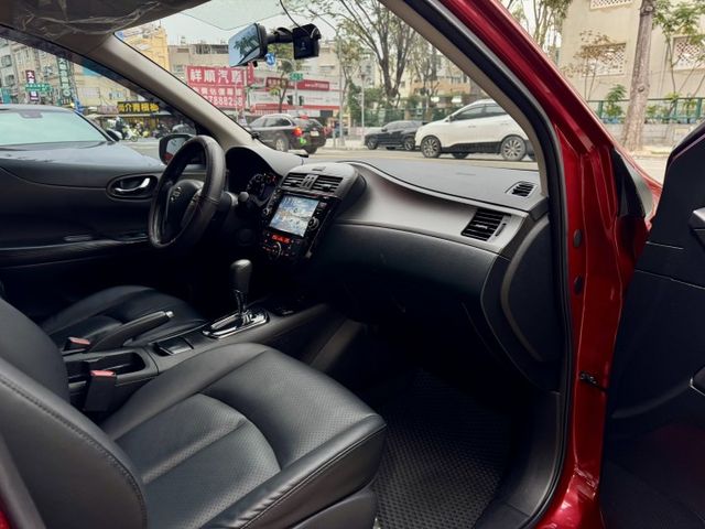 ♞車況極佳 內裝外觀如新♞IKEY免鑰匙+光感應頭燈+定速巡航+倒車顯影♞五大保固♞認證車可全貸♞  第10張相片