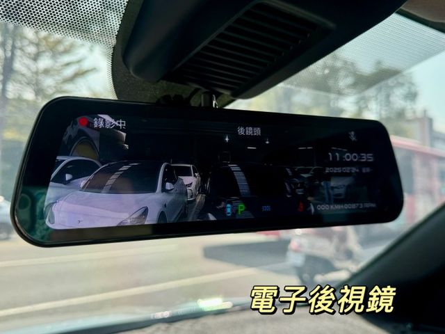 ♞市場稀有*大滿配*限量150台♞新車加選配94萬 現省二十幾萬♞里程僅跑1600公里 新車氛圍滿滿♞原廠保固中♞  第11張相片