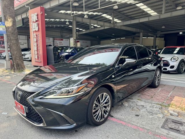 ♞F SPORT版 中大型豪華房車 兼具舒適豪華與駕駛樂趣♞智慧頭燈+全速域跟車+雙前電動加熱座椅+專屬18吋燻黑鋁圈♞  第1張相片