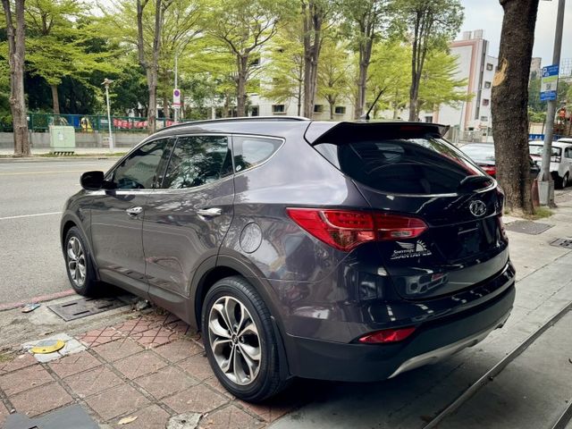 ♞最頂級款 新車132萬 領袖款7人座♞電動尾門+全時四輪驅動+雙前座電椅♞里程保證實跑11萬公里♞認證車可全貸♞  第3張相片
