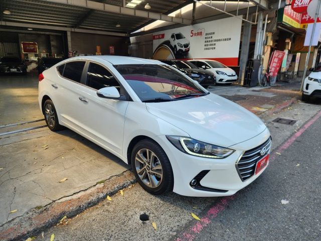♞Elantra 旗艦版 里程保證僅跑3萬公里♞定速巡航+盲點偵測+IKEY免鑰匙♞認證車可全貸♞  第2張相片