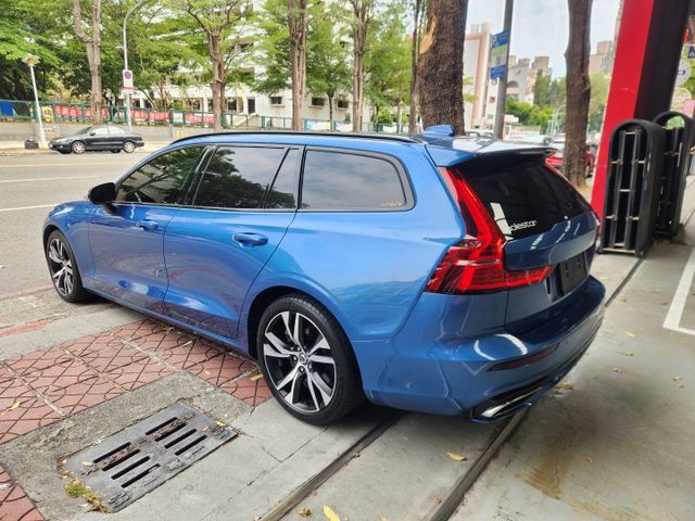 ♞B5 R-Design AWD 油電混合♞14只環繞揚聲器+雙前座電椅/座椅記憶/電熱椅/腰靠+ACC主動式跟車♞  第4張相片