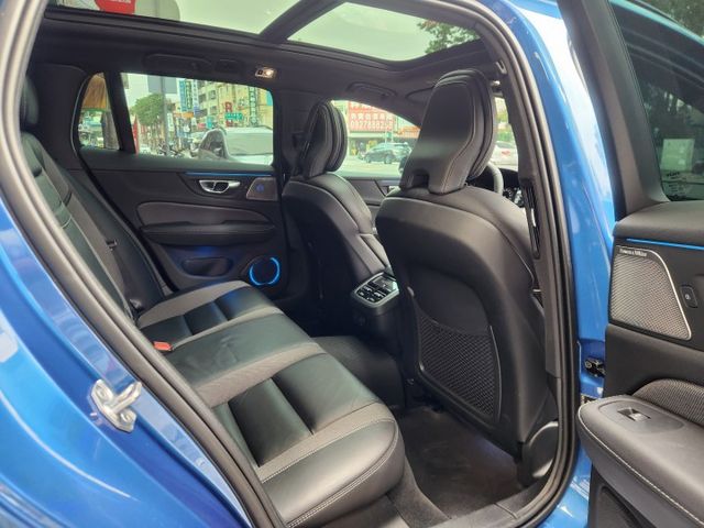 ♞B5 R-Design AWD 油電混合♞14只環繞揚聲器+雙前座電椅/座椅記憶/電熱椅/腰靠+ACC主動式跟車♞  第13張相片