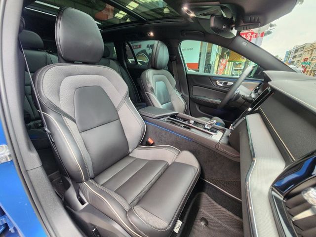 ♞B5 R-Design AWD 油電混合♞14只環繞揚聲器+雙前座電椅/座椅記憶/電熱椅/腰靠+ACC主動式跟車♞  第14張相片
