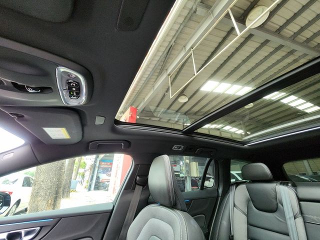 ♞B5 R-Design AWD 油電混合♞14只環繞揚聲器+雙前座電椅/座椅記憶/電熱椅/腰靠+ACC主動式跟車♞  第17張相片