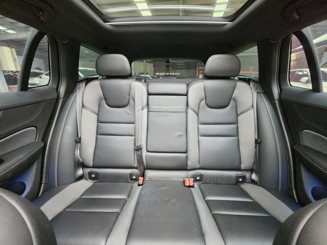 ♞B5 R-Design AWD 油電混合♞14只環繞揚聲器+雙前座電椅/座椅記憶/電熱椅/腰靠+ACC主動式跟車♞  第18張相片
