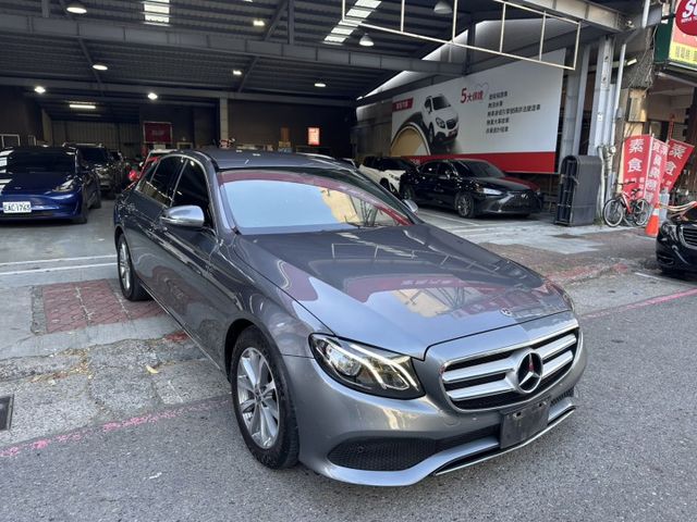 ♞E200 Avantgarde  里程實跑7萬公里♞ACC主動式跟車+雙前座電動座椅/座椅記憶/腰靠+免鑰匙啟動♞  第2張相片