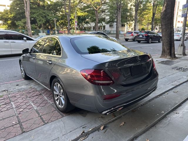 ♞E200 Avantgarde  里程實跑7萬公里♞ACC主動式跟車+雙前座電動座椅/座椅記憶/腰靠+免鑰匙啟動♞  第4張相片