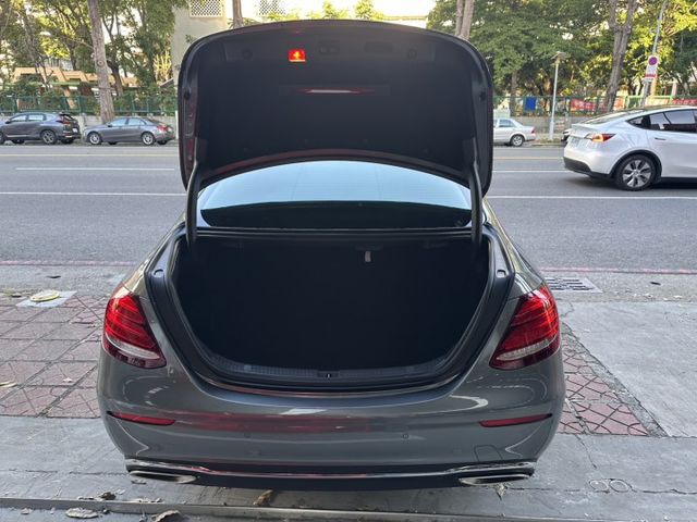 ♞E200 Avantgarde  里程實跑7萬公里♞ACC主動式跟車+雙前座電動座椅/座椅記憶/腰靠+免鑰匙啟動♞  第18張相片