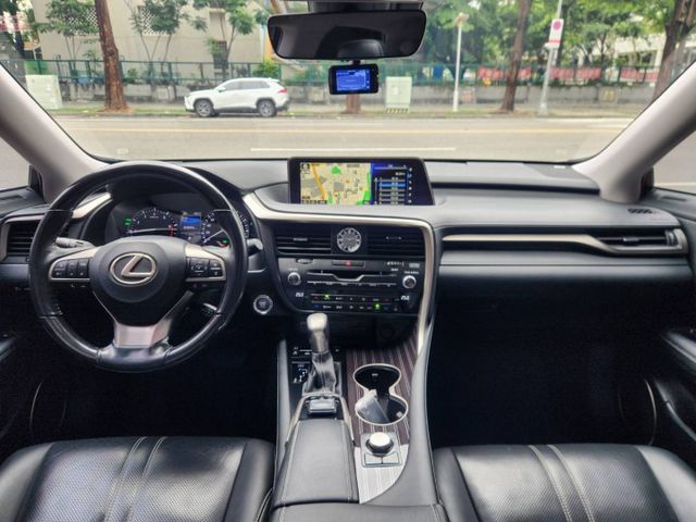 ♞200t 旗艦版♞HUD抬頭顯示器+馬克萊.文森 15只揚聲器+雙前座電動座椅/座椅記憶/腰靠+雙前座電椅冷熱通風♞  第7張相片