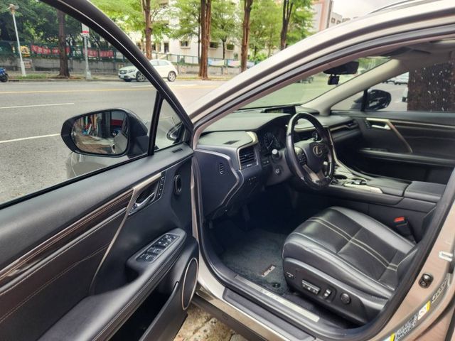 ♞200t 旗艦版♞HUD抬頭顯示器+馬克萊.文森 15只揚聲器+雙前座電動座椅/座椅記憶/腰靠+雙前座電椅冷熱通風♞  第8張相片