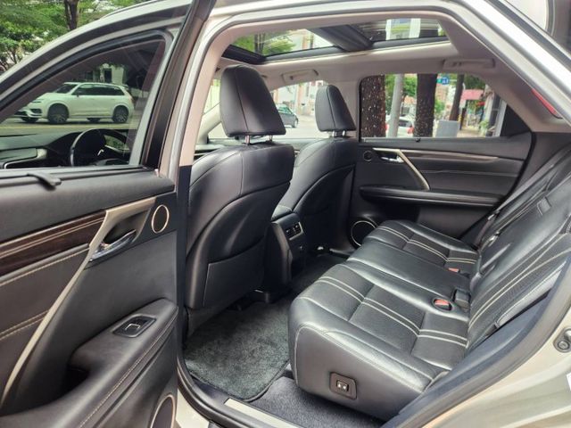 ♞200t 旗艦版♞HUD抬頭顯示器+馬克萊.文森 15只揚聲器+雙前座電動座椅/座椅記憶/腰靠+雙前座電椅冷熱通風♞  第9張相片