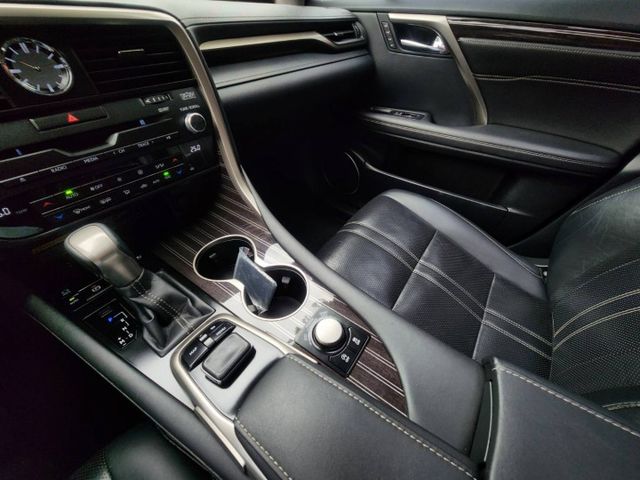 ♞200t 旗艦版♞HUD抬頭顯示器+馬克萊.文森 15只揚聲器+雙前座電動座椅/座椅記憶/腰靠+雙前座電椅冷熱通風♞  第14張相片