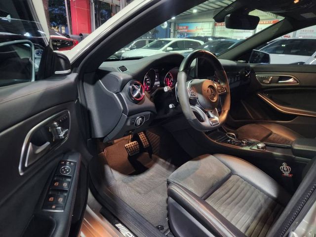 ♞Shooting Brake AMG CLA45 4MATIC 里程僅跑6萬公里♞動力配置亦有最大輸出高達381hp♞  第7張相片
