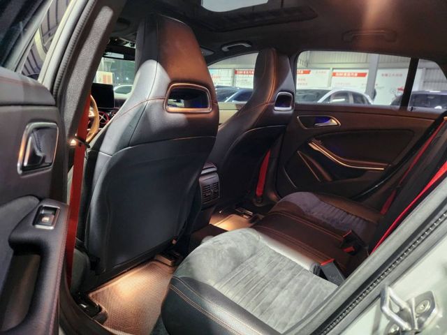 ♞Shooting Brake AMG CLA45 4MATIC 里程僅跑6萬公里♞動力配置亦有最大輸出高達381hp♞  第8張相片