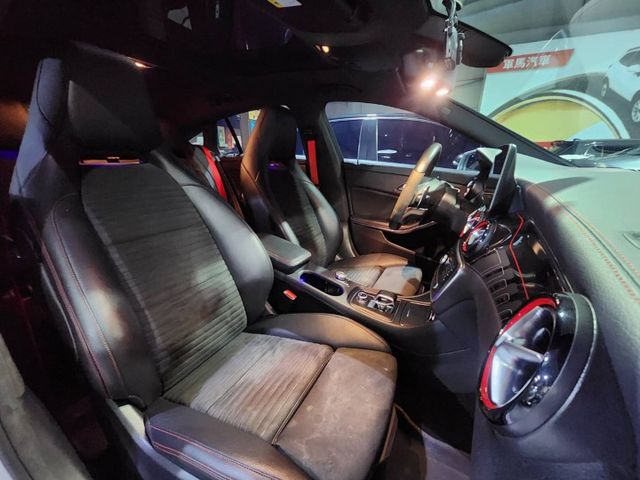 ♞Shooting Brake AMG CLA45 4MATIC 里程僅跑6萬公里♞動力配置亦有最大輸出高達381hp♞  第11張相片