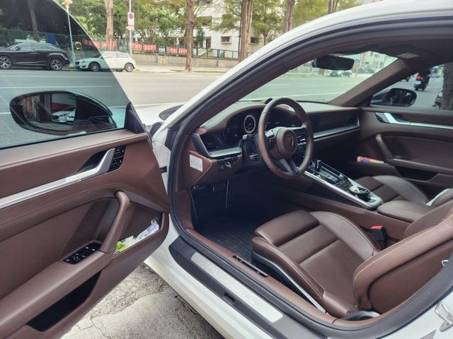 代友出售  2020年3月出廠 總代理    2020 Porsche 911 Carrera S Coupe  第8張相片