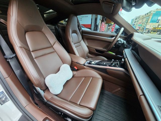 代友出售  2020年3月出廠 總代理    2020 Porsche 911 Carrera S Coupe  第13張相片