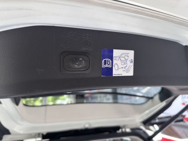 ♞ 245旗艦版 里程實跑10萬公里 ♞ACC主動式跟車+IKEY免鑰匙+駕駛座電動調整+電動尾門+車前雷達+換檔撥片♞  第17張相片