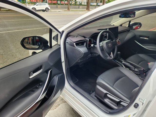 ♞1.8 豪華 里程僅跑8274公里 *新車原廠保固* 加選360環景影像♞ACC主動式跟車+IKEY免鑰匙+胎壓監控♞  第5張相片