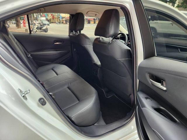 ♞1.8 豪華 里程僅跑8274公里 *新車原廠保固* 加選360環景影像♞ACC主動式跟車+IKEY免鑰匙+胎壓監控♞  第8張相片