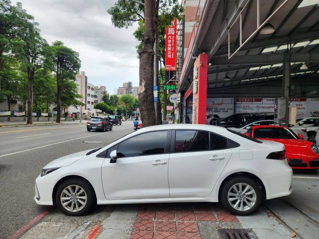 ♞1.8 豪華 里程僅跑8274公里 *新車原廠保固* 加選360環景影像♞ACC主動式跟車+IKEY免鑰匙+胎壓監控♞  第10張相片