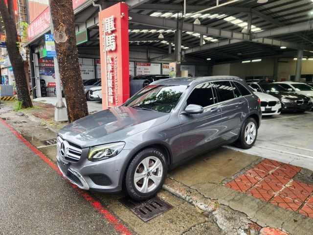 ♞中華賓士總代理 2019年式♞全車原鈑件 低里程漂亮無菸車♞電動尾門＋雙電動記憶座椅  第1張相片