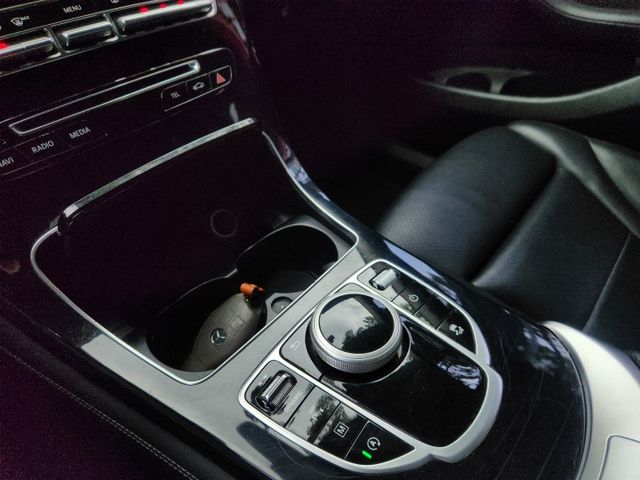 ♞中華賓士總代理 2019年式♞全車原鈑件 低里程漂亮無菸車♞電動尾門＋雙電動記憶座椅  第15張相片