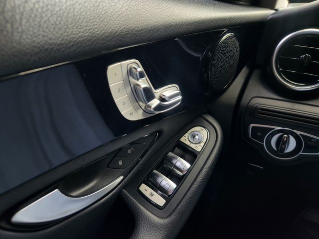 ♞中華賓士總代理 2019年式♞全車原鈑件 低里程漂亮無菸車♞電動尾門＋雙電動記憶座椅  第16張相片