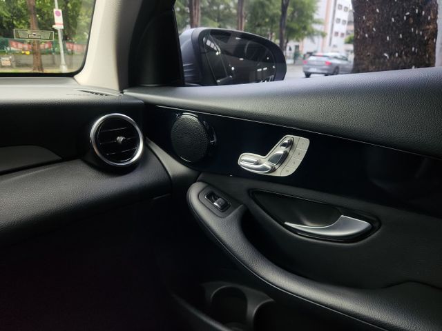 ♞中華賓士總代理 2019年式♞全車原鈑件 低里程漂亮無菸車♞電動尾門＋雙電動記憶座椅  第17張相片