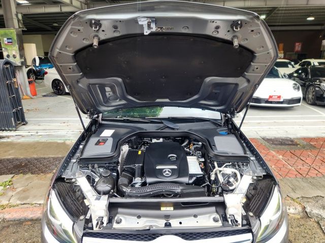 ♞中華賓士總代理 2019年式♞全車原鈑件 低里程漂亮無菸車♞電動尾門＋雙電動記憶座椅  第19張相片