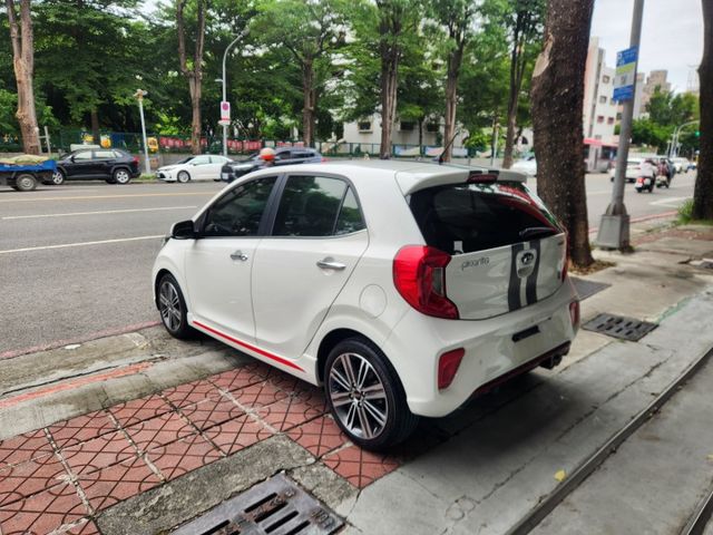 ♞GT-Line 頂級旗艦版♞原鈑件零事故 里程僅跑4萬多公里♞1.2升引擎超低稅金+超省油耗  第4張相片