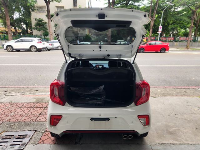 ♞GT-Line 頂級旗艦版♞原鈑件零事故 里程僅跑4萬多公里♞1.2升引擎超低稅金+超省油耗  第5張相片