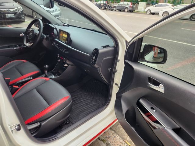 ♞GT-Line 頂級旗艦版♞原鈑件零事故 里程僅跑4萬多公里♞1.2升引擎超低稅金+超省油耗  第10張相片