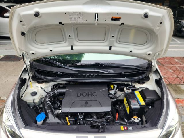 ♞GT-Line 頂級旗艦版♞原鈑件零事故 里程僅跑4萬多公里♞1.2升引擎超低稅金+超省油耗  第18張相片