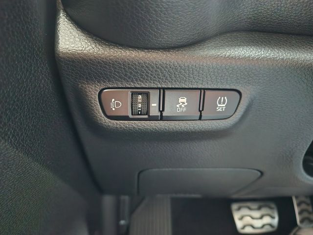 ♞GT-Line 頂級旗艦版♞原鈑件零事故 里程僅跑4萬多公里♞1.2升引擎超低稅金+超省油耗  第20張相片